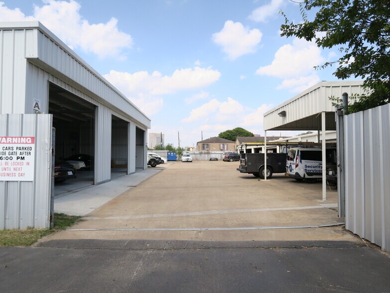 More Photos Of 5610-5613 Southwest Fwy, Houston Flex For Lease