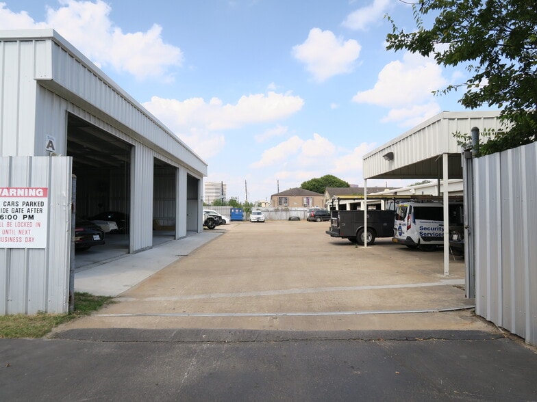 More Photos Of 5610-5613 Southwest Fwy, Houston Mixed Retail For Lease