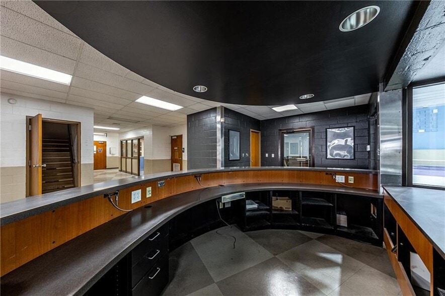 More Photos Of 315 S 6th St, Saint Joseph Sports And Entertainment For Lease