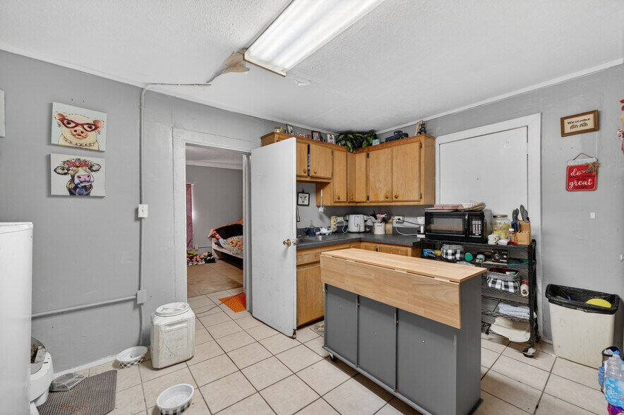 More Photos Of 12283 State Highway 39, Dibble Convenience Store For Sale