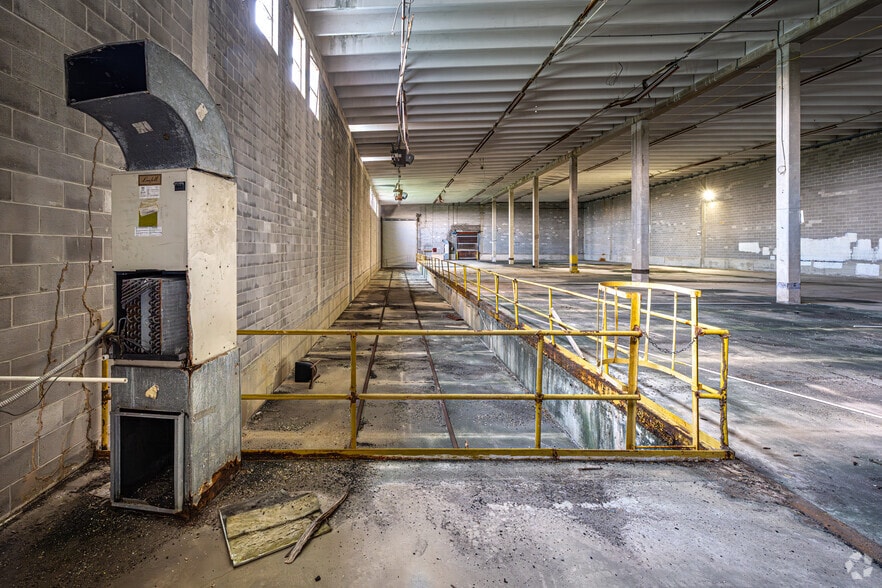 More Photos Of 185 8th St, Biloxi Warehouse For Sale