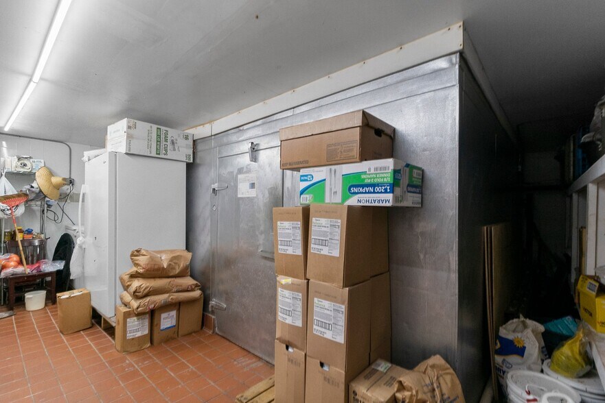 More Photos Of 1400 N Frazier St, Conroe Restaurant For Sale