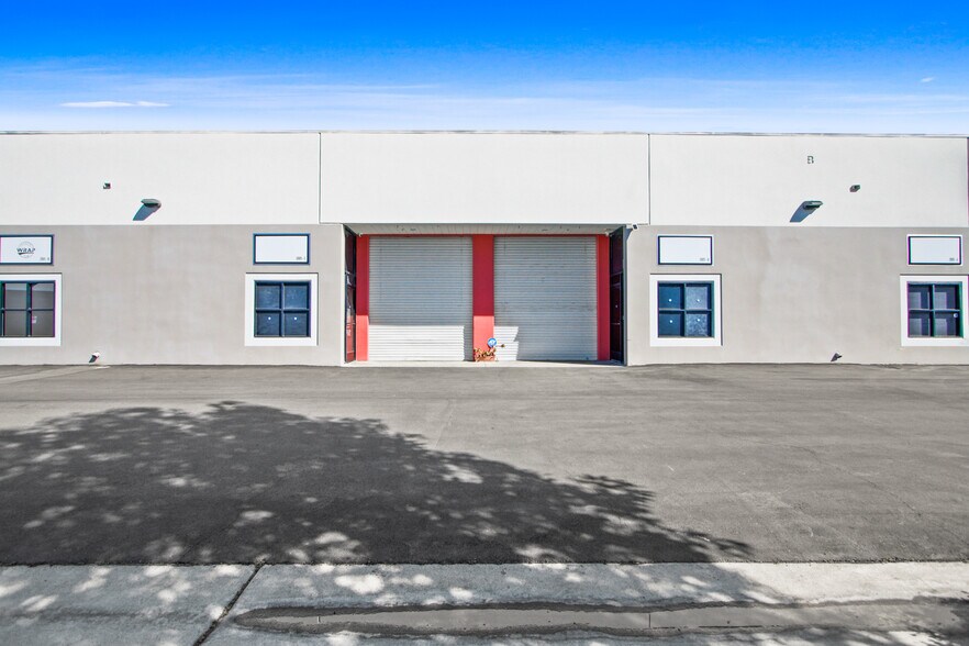 More Photos Of 2005 Raymer Ave, Fullerton Warehouse For Lease