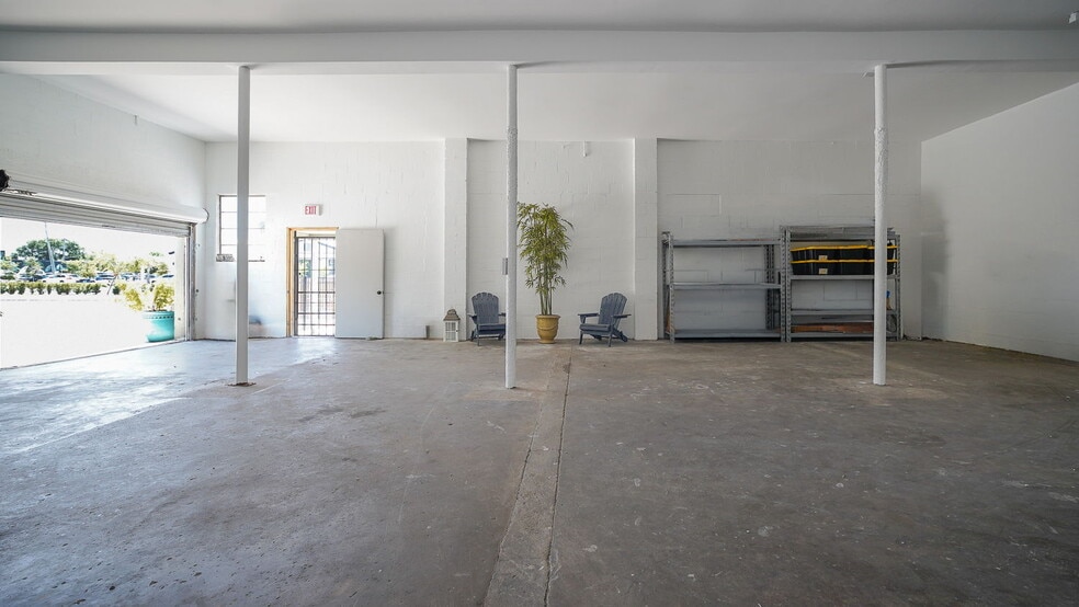 More Photos Of 2447 5th Ave S, Saint Petersburg Service For Sale