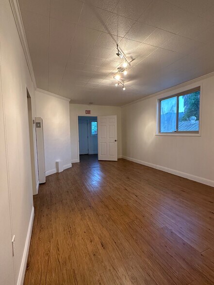 More Photos Of 110 N Santa Cruz Ave, Los Gatos Storefront Retail Office For Lease