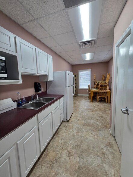 More Photos Of 1208 Pemberton Dr, Salisbury Healthcare For Lease