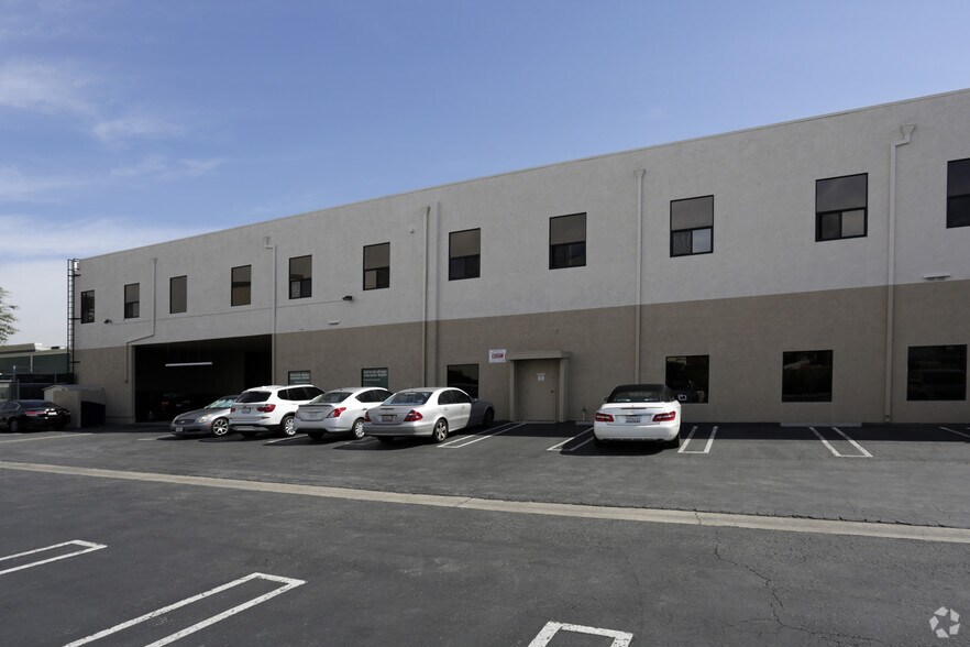 More Photos Of 17111 Beach Blvd, Huntington Beach Office For Lease
