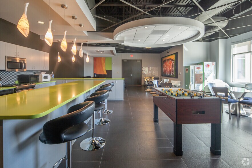 More Photos Of 2800 Shoreline Dr, Denton Medical For Sale