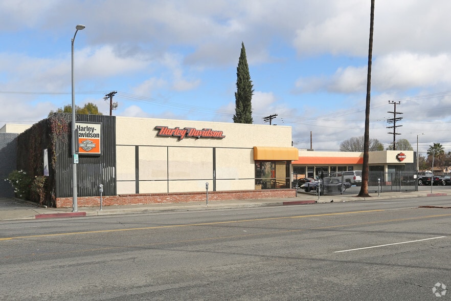 More Photos Of 22107 Sherman Way, Canoga Park Auto Dealership For Sale