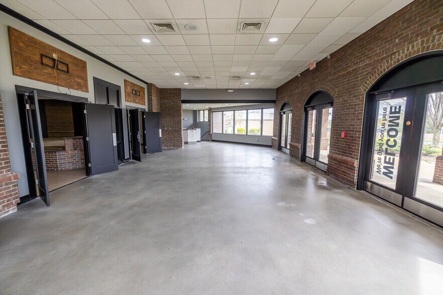 More Photos Of 800 SW 150 Hwy, Lee's Summit Office For Sale