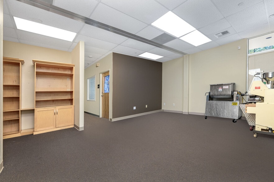 More Photos Of 345 Crown Point Cir, Grass Valley Flex For Lease