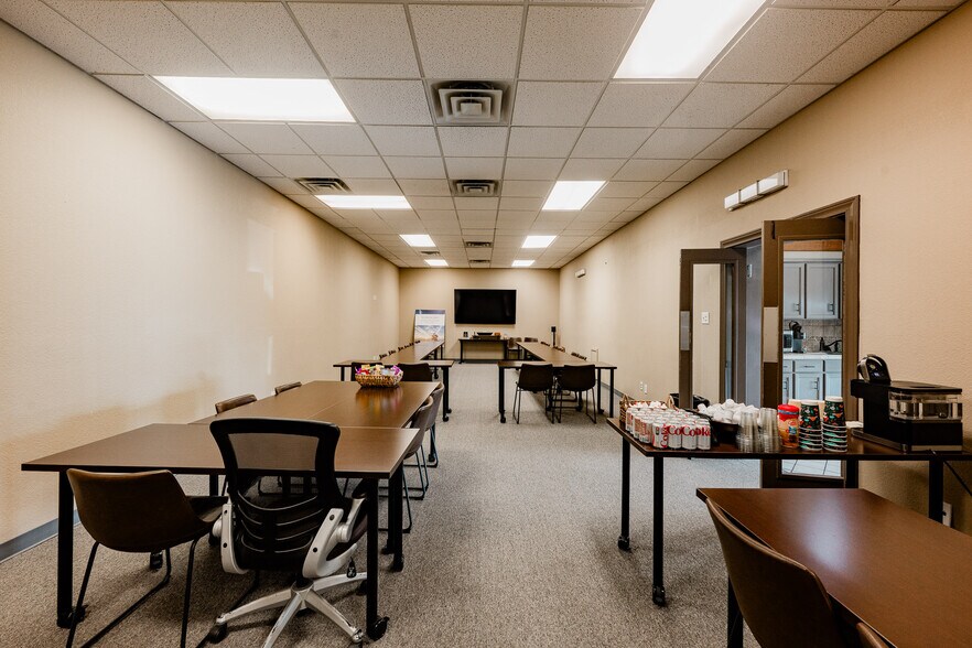 More Photos Of 2500 E 8th St, Odessa Auto Repair For Sale