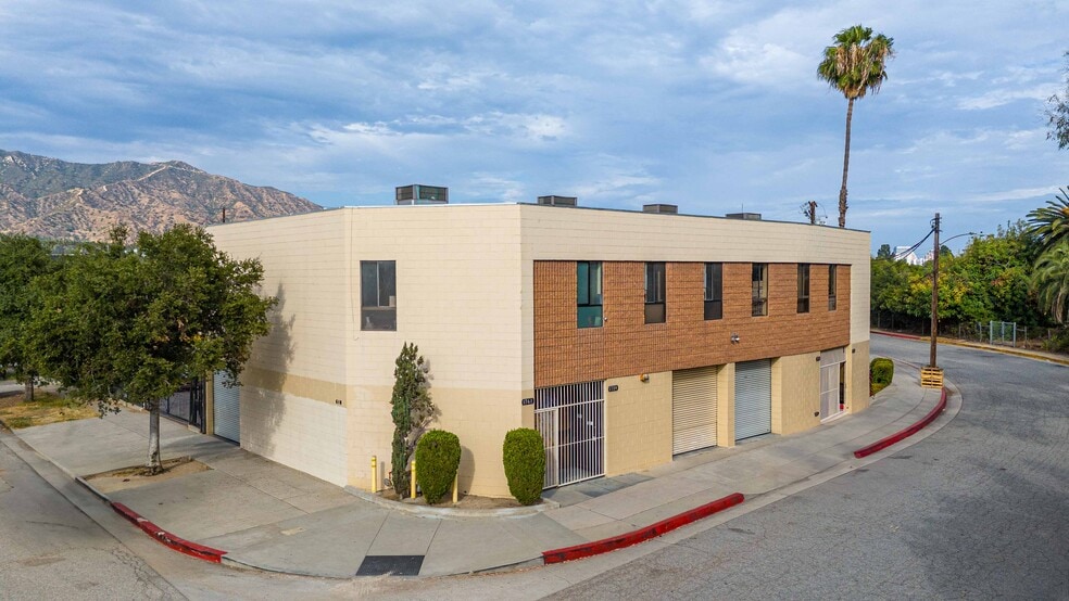 Primary Photo Of 618 Thompson Ave, Glendale Warehouse For Sale