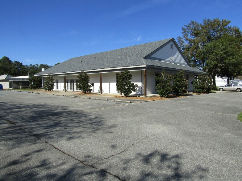 More Photos Of 521 N Lewis St, New Iberia Freestanding For Sale