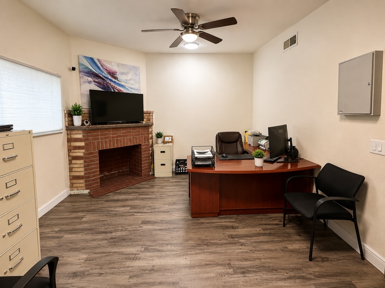 More Photos Of 906 E Broadway Rd, Phoenix Warehouse For Sale