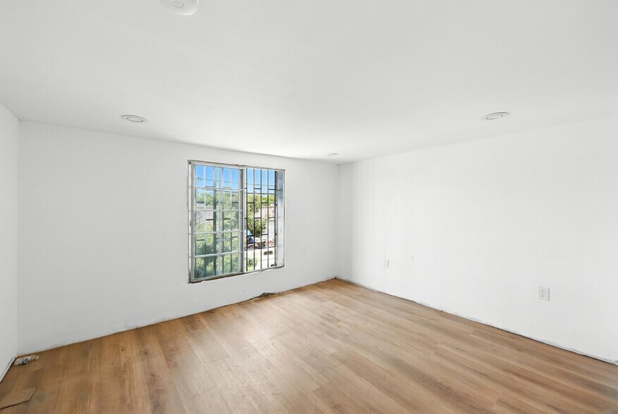 More Photos Of 5400 Western Ave, Los Angeles Storefront For Sale