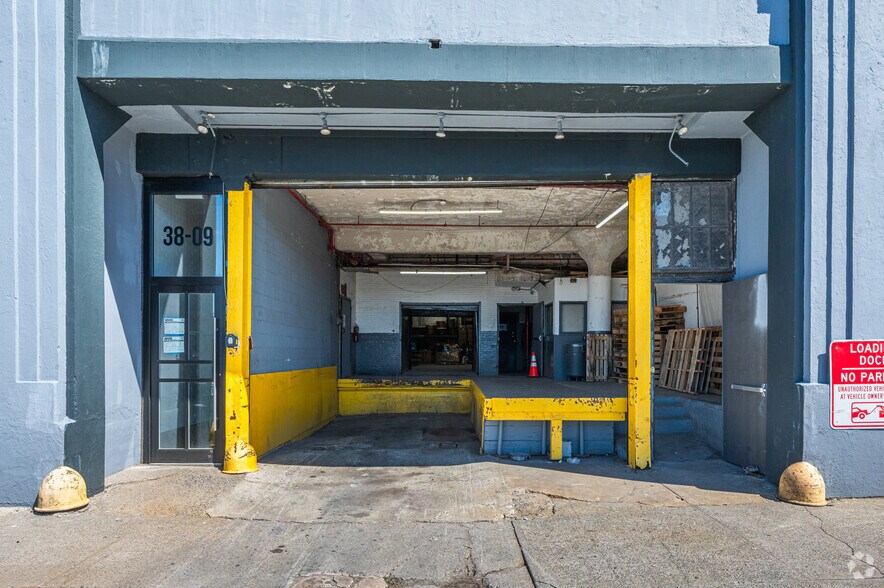 More Photos Of 38-09 43rd Ave, Long Island City Manufacturing For Lease
