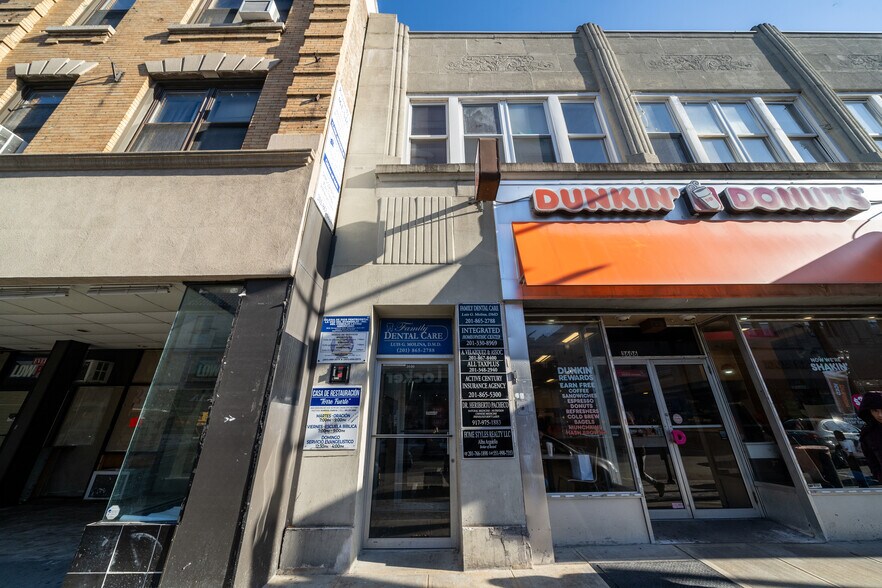 More Photos Of 3600 Bergenline Ave, Union City Storefront Retail Office For Lease