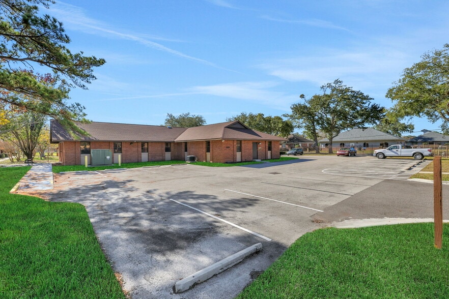 More Photos Of 6601-6535 Chester Ave, Jacksonville Continuing Care Retirement Community For Lease