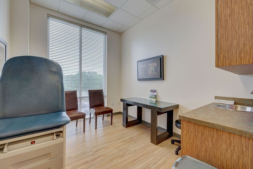 More Photos Of 1717 Shipyard Blvd, Wilmington Medical For Lease