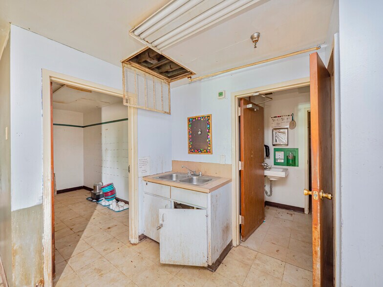 More Photos Of 700 Dyer St, Rockdale Healthcare For Sale