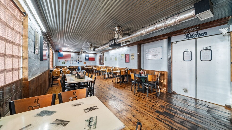 More Photos Of 230 W 2nd St, Freeport Restaurant For Sale
