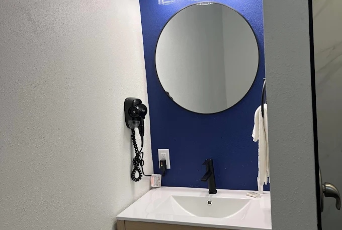 More Photos Of 710 S Scott St, Bainbridge Hotel For Sale