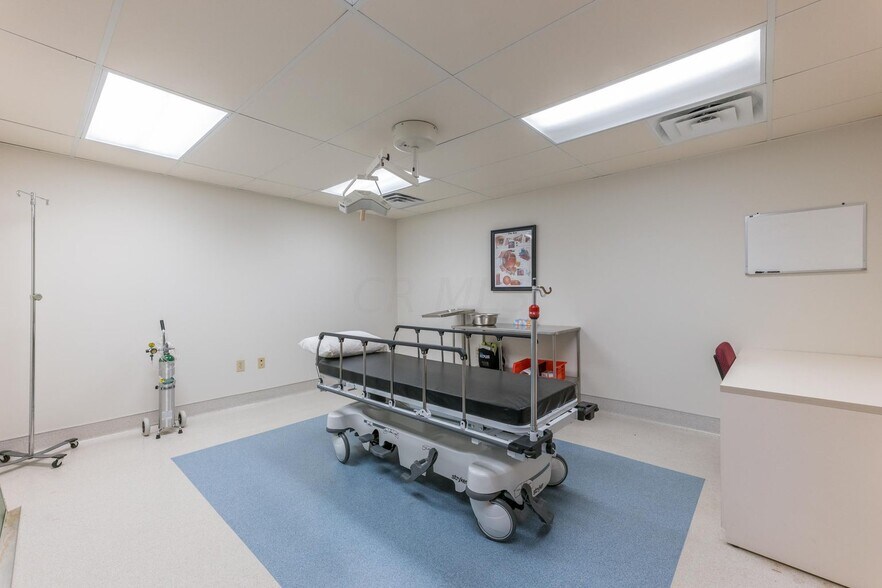 More Photos Of 1151 Bethel Rd, Columbus Medical For Sale