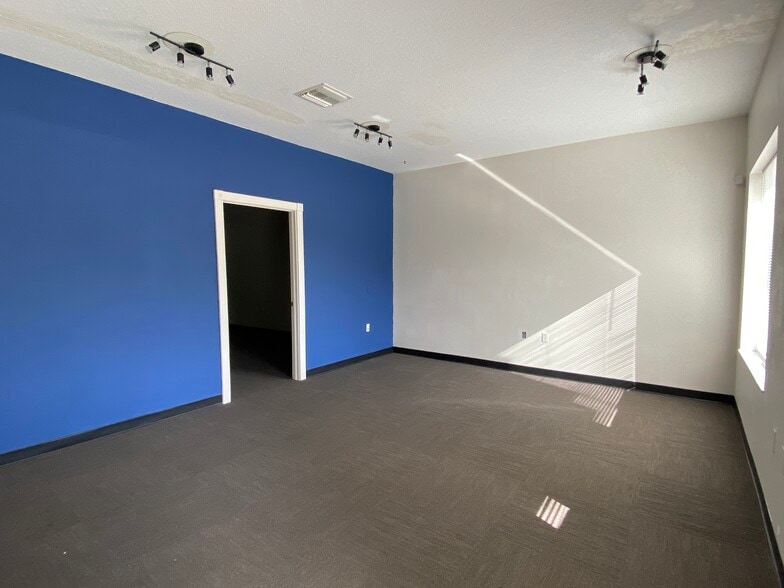 More Photos Of 206 S US-27, Lady Lake Office For Lease