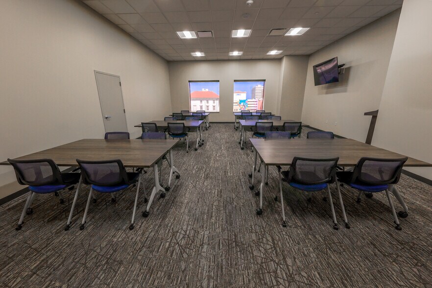 More Photos Of 802 N Carancahua St, Corpus Christi Office For Lease