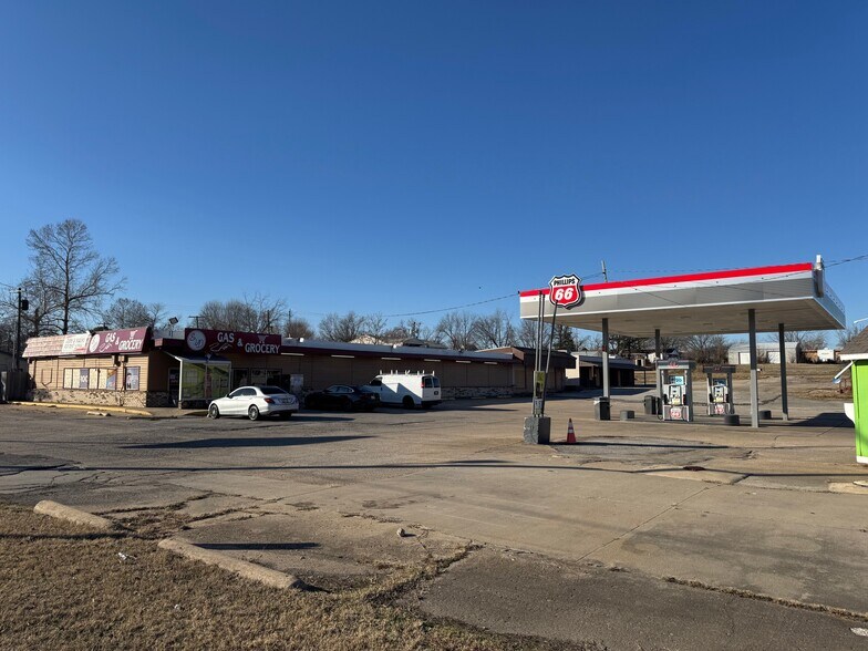 More Photos Of 3304 W 61st St S, Tulsa Convenience Store For Lease