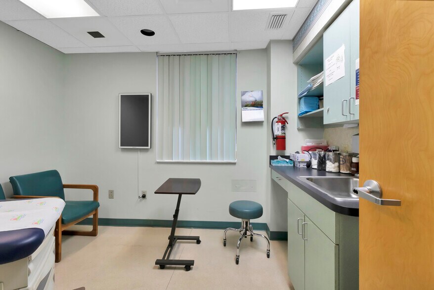 More Photos Of 2525 Harbor Blvd, Port Charlotte Medical For Sale