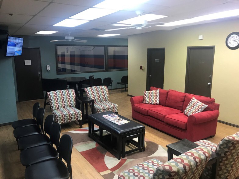 More Photos Of 2502-2510 Camp Ave, Carrollton Warehouse For Lease