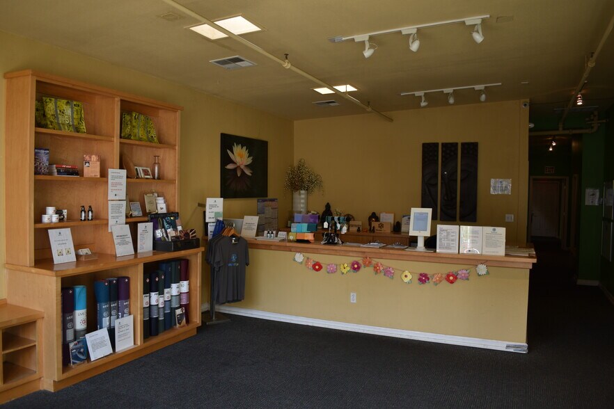 More Photos Of 3909 Smith St, Union City Storefront For Lease