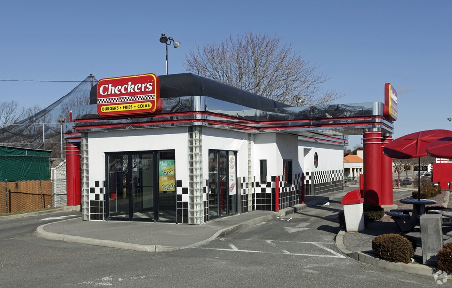 Primary Photo Of 1115 Middle Country Rd, Selden Fast Food For Lease