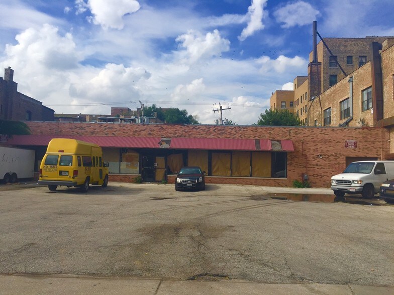More Photos Of 4936 N Sheridan Rd, Chicago Storefront For Sale