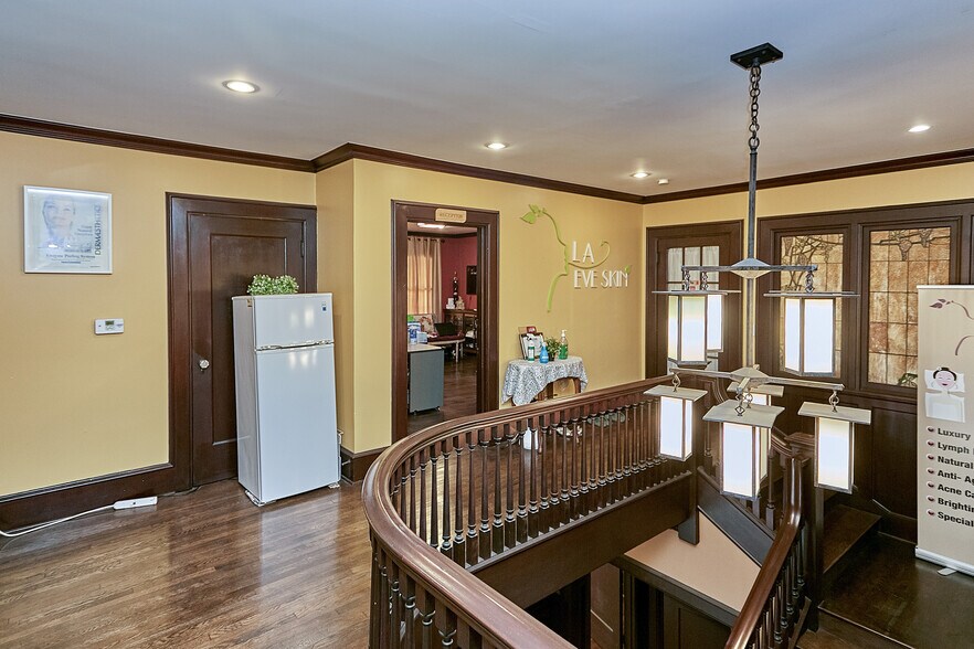 More Photos Of 658 S Bronson Ave, Los Angeles Office Residential For Sale