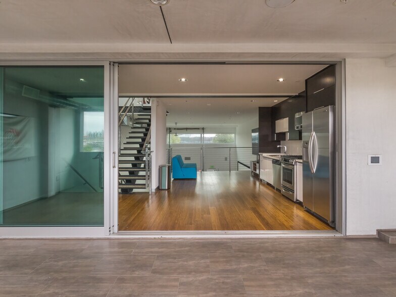 More Photos Of 215-237 California St, El Segundo Loft Creative Space For Sale