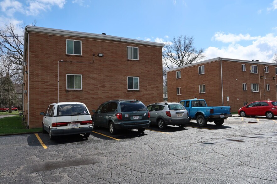 More Photos Of 1833-1845 E 31st St, Lorain Apartments For Sale