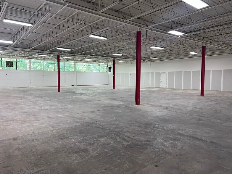 More Photos Of 102 Fairview Park Dr, Elmsford Warehouse For Lease