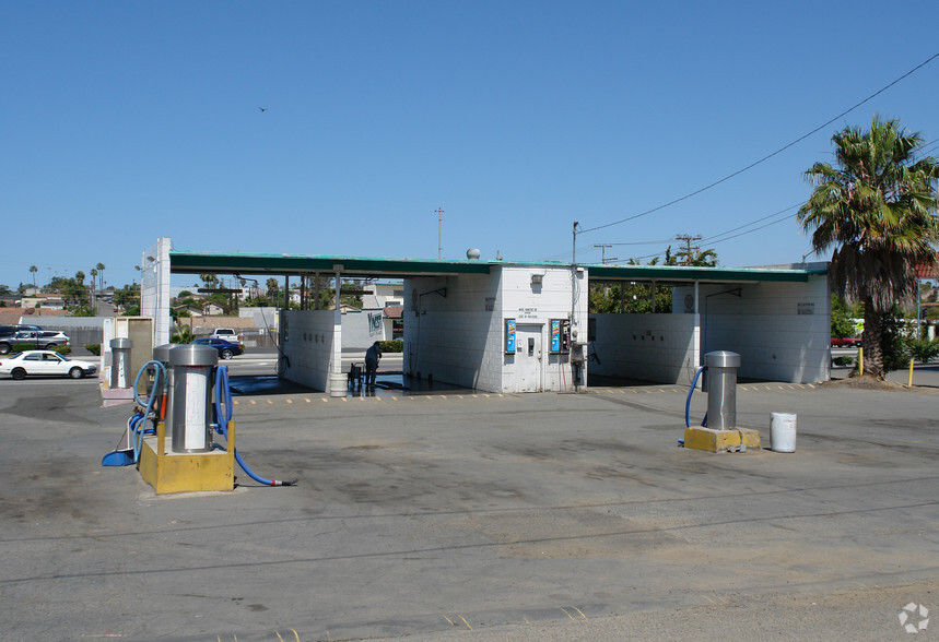 Primary Photo Of 521 N Santa Fe Ave, Vista Carwash For Sale