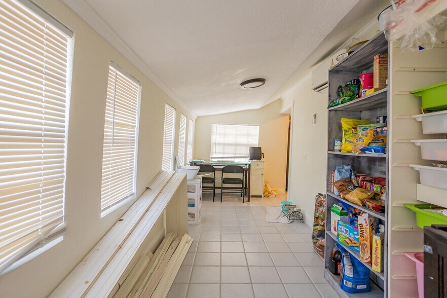 More Photos Of 326 S Federal Hwy, Lake Worth Specialty For Sale
