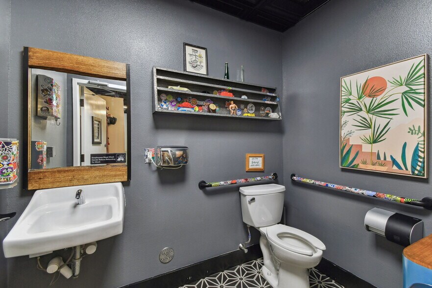 More Photos Of 1919 E 6th Ave, Tampa Office For Sale