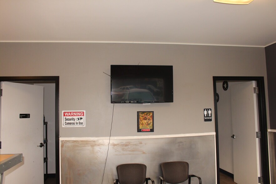 More Photos Of 200 Betz Rd, Cheney Auto Repair For Sale