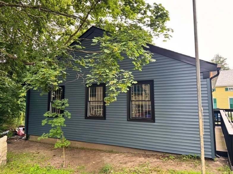 More Photos Of 529 Old County Rd, Westport Post Office For Sale
