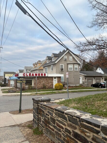 More Photos Of 129 Montgomery Ave, Bala Cynwyd Freestanding For Sale