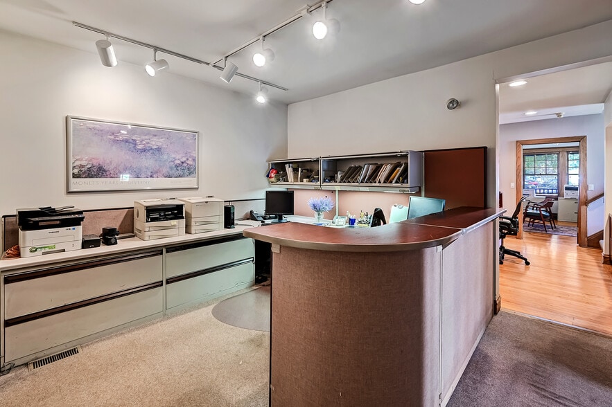 More Photos Of 15 N Lincoln St, Hinsdale Office For Sale