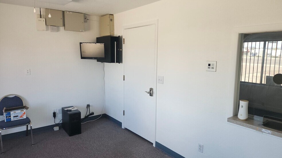 More Photos Of 511 E Main St, Quartzsite Flex For Sale