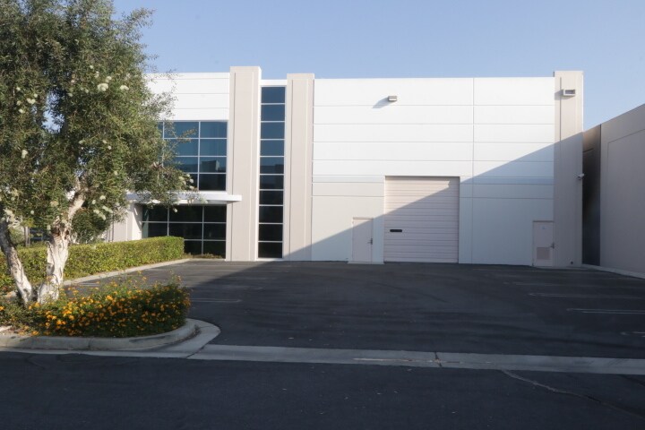 More Photos Of 2816 Columbia St, Torrance Light Distribution For Lease