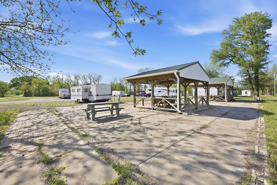 More Photos Of 74 2nd St, Moran Trailer Camper Park For Sale